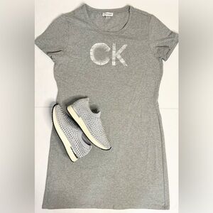 (Final sale price)

Calvin Klein Light Gray Logo Tee Dress